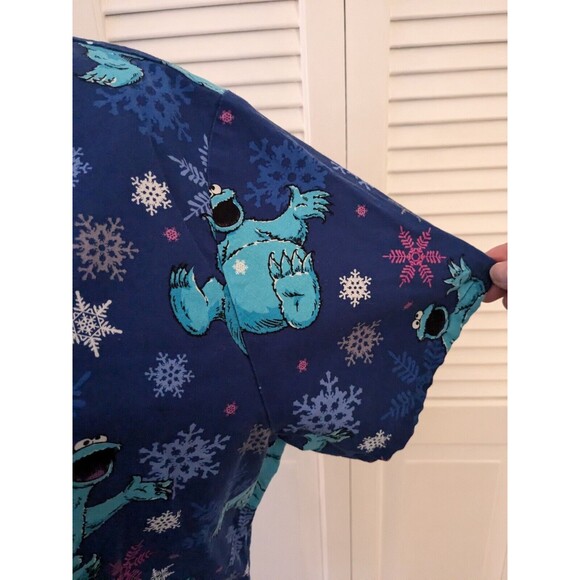Sesame Street Cookie Monster Scrub Top Womens L Blue V Snow Winter Healthcare - Picture 9 of 13